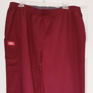 Dickies Scrub Cargo Pants
Size XL
- Wine